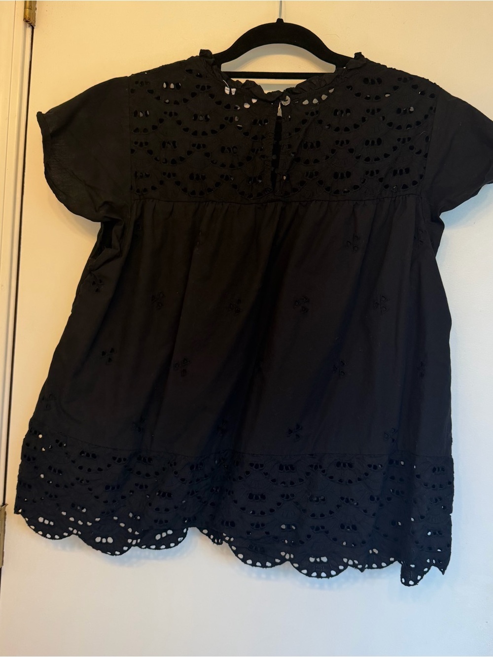 Flutter sleeve eyelet blouse - Picture 4 of 6